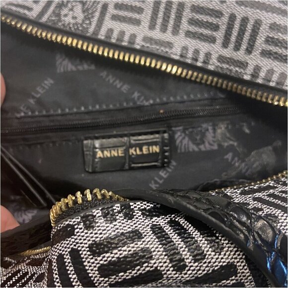 Anne Klein Small Rectangular Handbag - Picture 5 of 6